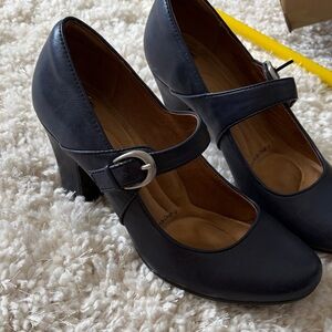 Sofft Blue Mary Jane Heels size 9